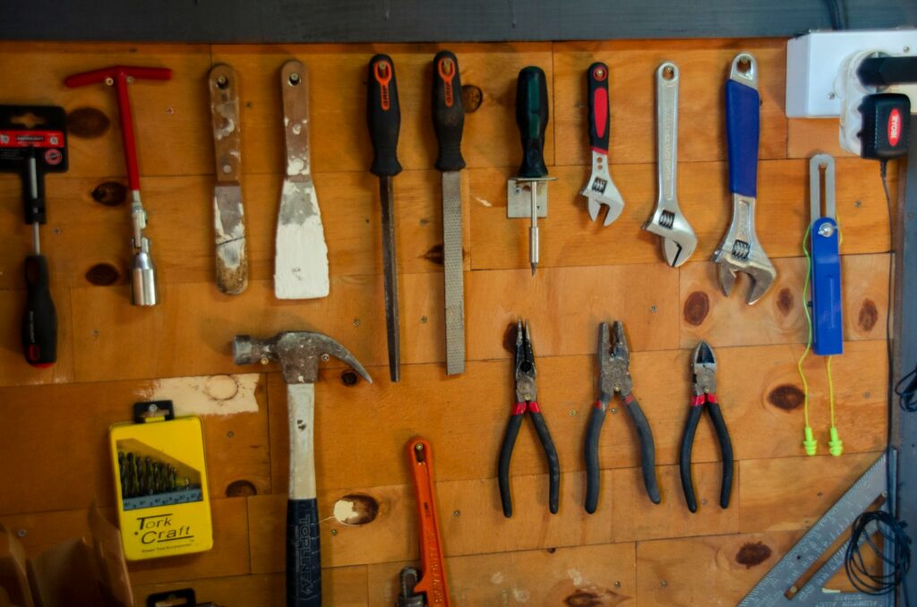 a bunch of tools are hanging on a wall