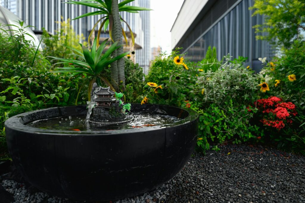 A fountain in the middle of a garden