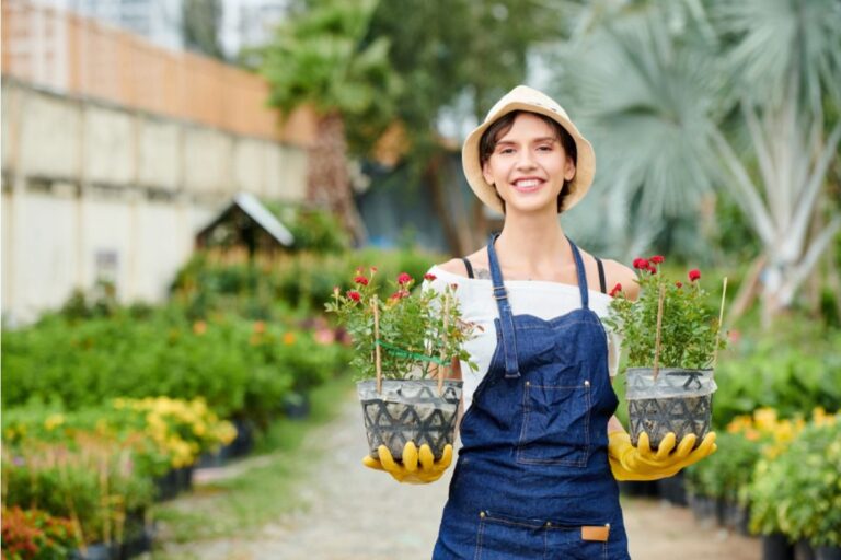 Plant Experts Warn These Plants Should Never Be Planted Together