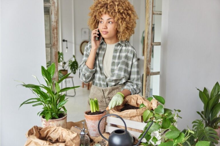 Homeowner Says Gardener Asked to Use Her Bathroom During a Quote Visit, but She Refused — Now People Are Divided — “I Didn’t Feel Comfortable Letting a Stranger Inside”
