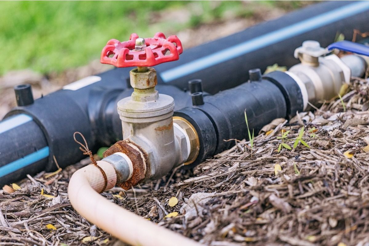 Homeowner Says His Neighbor Keeps Running Irrigation Lines Across His Garden Without Permission, Now He’s Demanding It Be Removed