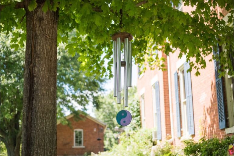 Homeowner Says His Neighbor’s Wind Chimes Are Scaring Away Birds That Help His Garden, Now a Small Backyard Issue Is Becoming Personal