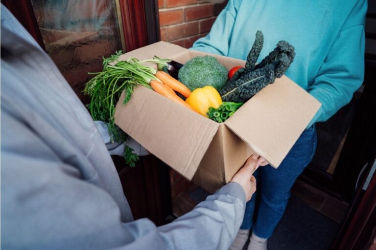 Homeowners Are Debating Whether Sharing Extra Produce With Neighbors Is Expected, And Not Everyone Agrees on the Boundaries
