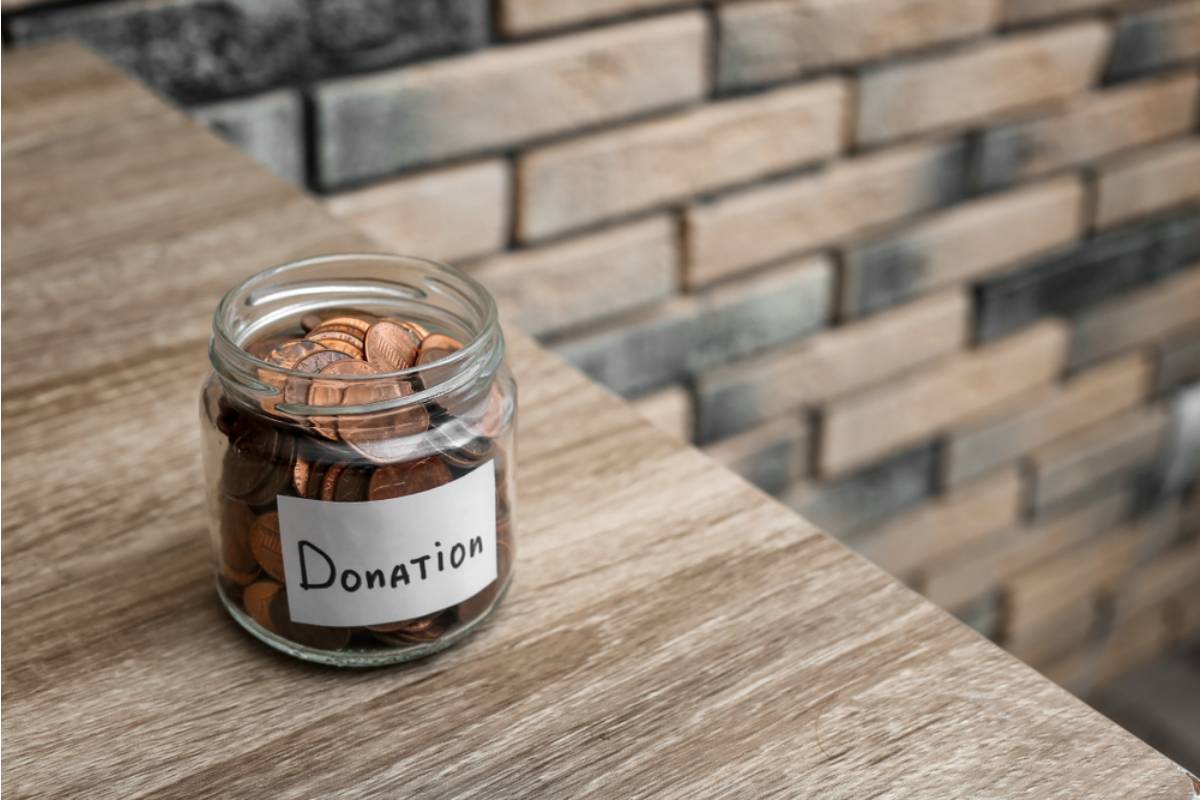 Gardener Says Her Neighborhood Loved the Free Produce Table Until She Added a Donation Jar, Now People Are Calling Her Unreasonable