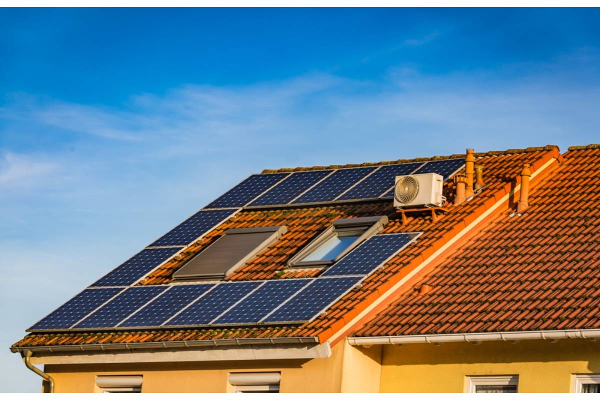 Homeowner Says His Neighbor's New Solar Panels Reflect Intense Light Directly Onto His Garden Beds, Now His Plants Are Getting Scorched in the Afternoon