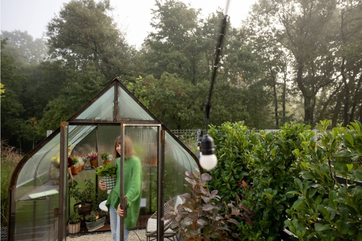 Homeowner Says His Teenage Daughter's Friends Keep Using His Greenhouse as a Hangout Spot When He's Not Home