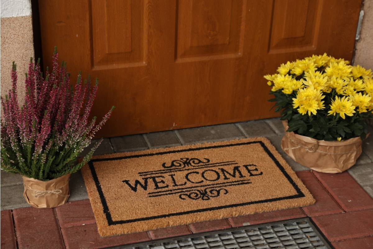 Homeowner Says People Keep Leaving Unwanted Plants at His Gate Because He's “The Gardening Guy,” Now He Doesn't Know What to Do With Them