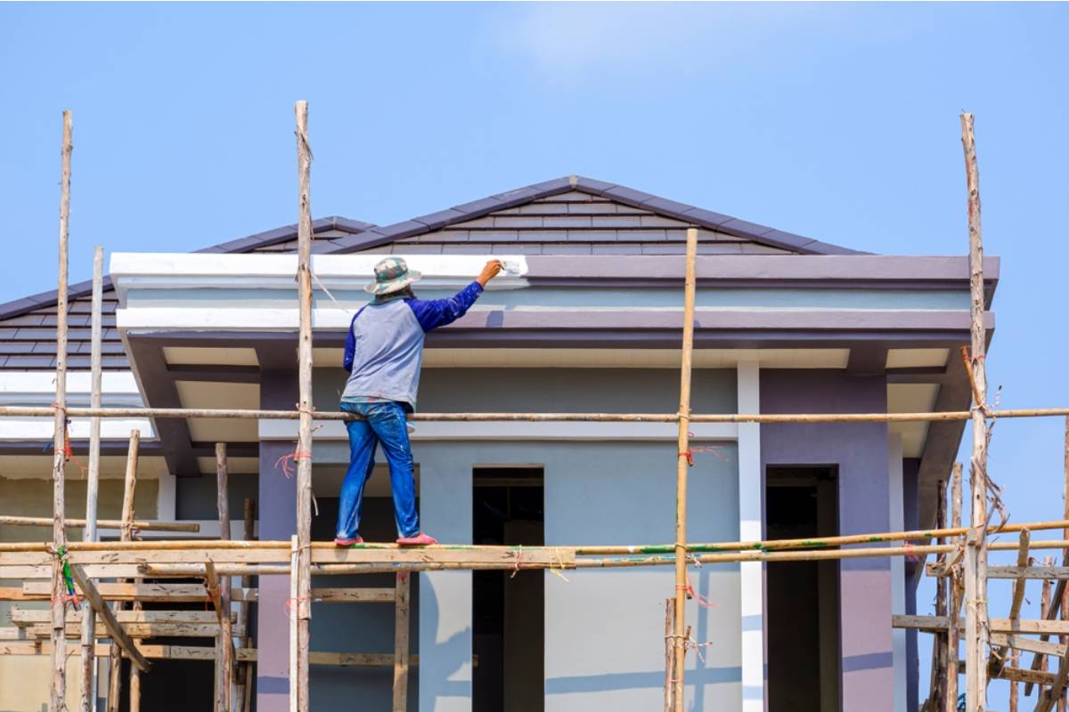 Gardener Says a Neighbor's House Painters Set Up Scaffolding Directly Over Her Garden Beds for an Entire Month