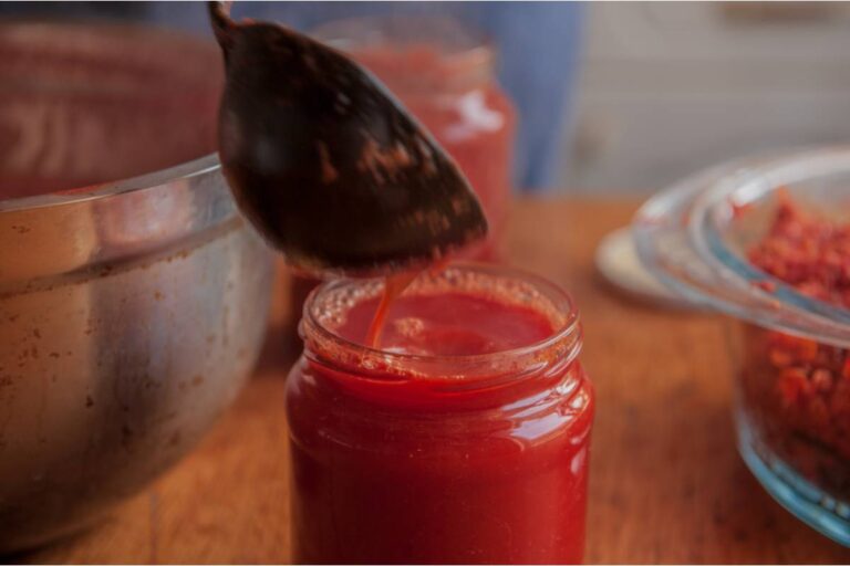 Gardener Says She Gave Her Neighbor a Jar of Homemade Tomato Sauce as a Gift, Now the Neighbor Is Telling Everyone on the Street She Sells It and Wants Her Own Discount