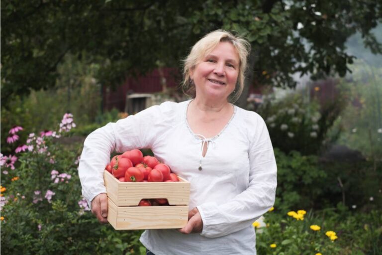 Gardener Says She Has Been Trading Surplus Vegetables With a Neighbor for Two Years, Then Found Out He Has Been Reselling Her Produce at the Farmers Market the Whole Time