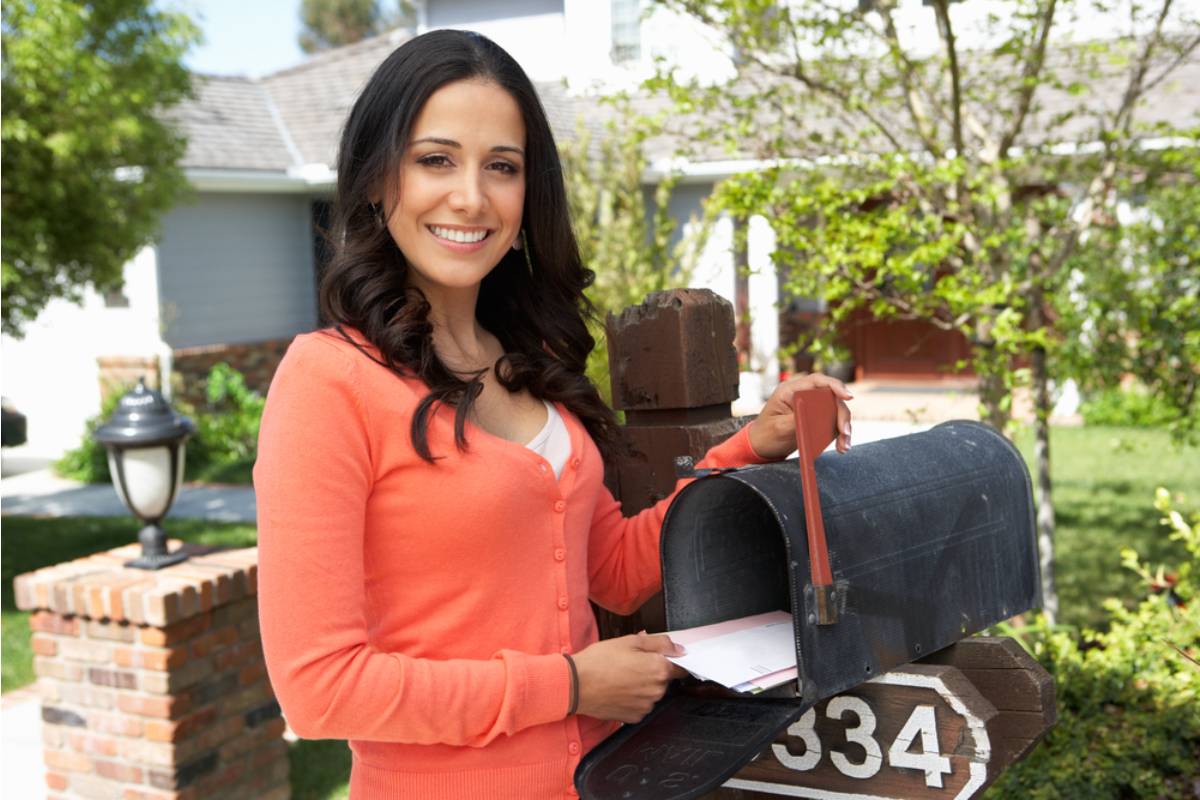 Gardener Says a Neighbor Who Has Never Grown a Single Plant in His Life Keeps Leaving Printouts of Gardening Articles in Her Mailbox With Sections Highlighted, He Says He's Just Trying to Help