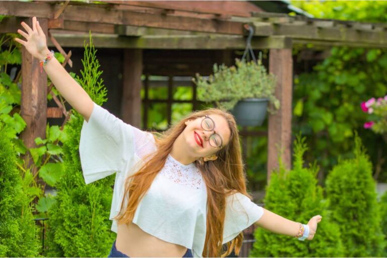 Homeowner Says Her Adult Daughter Moved Back Home and Immediately Converted Half the Vegetable Garden Into a Sunbathing Area Without Asking, She Said the Lawn Was Too Patchy Anyway