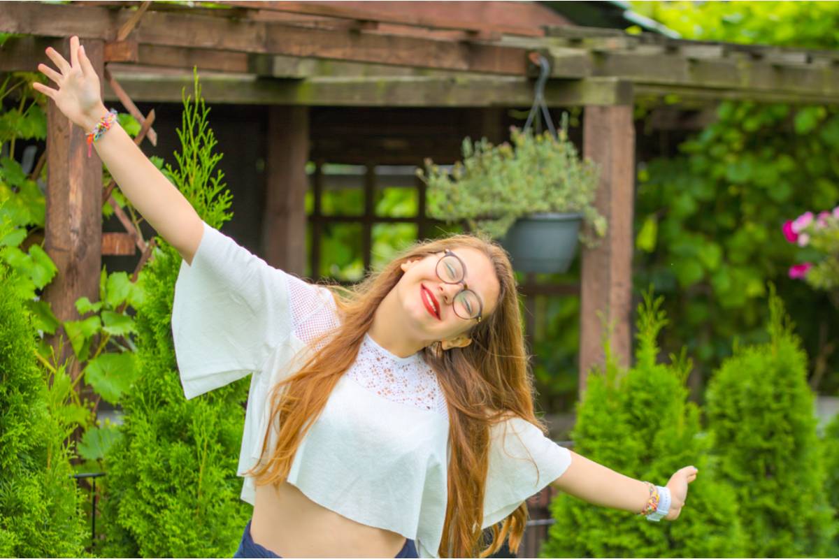 Homeowner Says Her Adult Daughter Moved Back Home and Immediately Converted Half the Vegetable Garden Into a Sunbathing Area Without Asking, She Said the Lawn Was Too Patchy Anyway