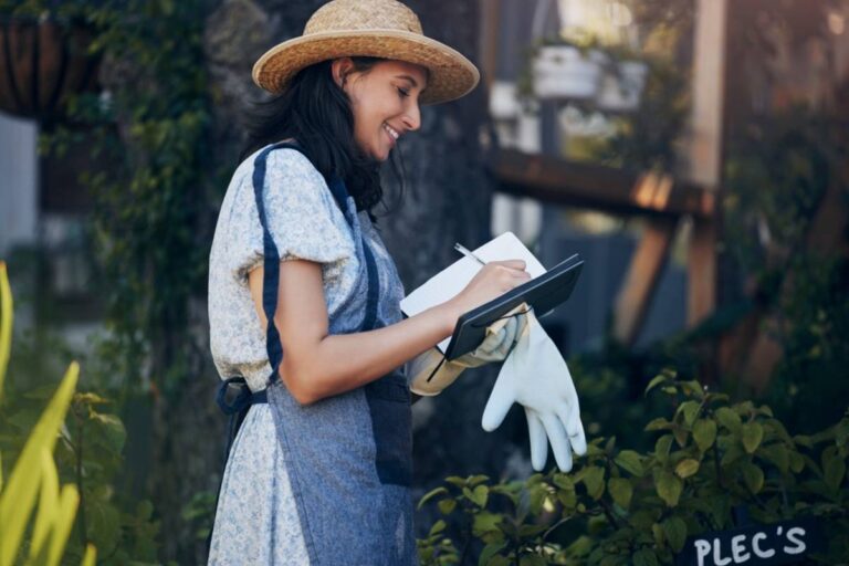 Homeowner Says Her Neighbor Convinced Her to Share a Garden Journal Documenting Ten Years of Growing Notes, Then Published It as an E-Book Online Under a Different Name