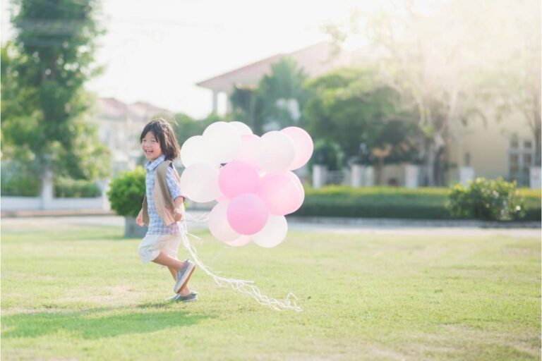 Homeowner Says His Neighbor Keeps Letting Balloons From Her Kids' Parties Land in His Garden, Now Burst Latex Is Turning Up in the Soil