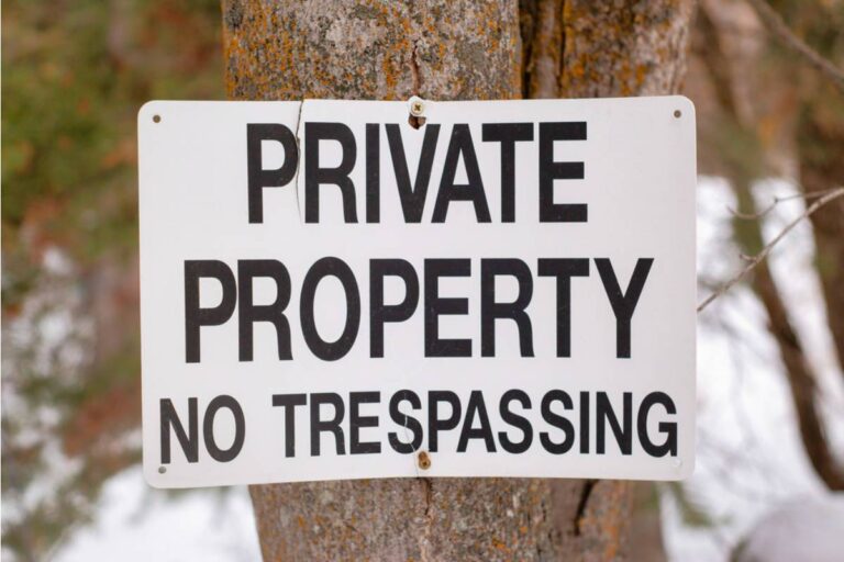 Gardener Says She Caught Her Neighbor Removing the "No Trespassing" Sign From Her Garden Fence Every Time She Put One Up, Then Replacing It With One That Says "Free Produce Here"