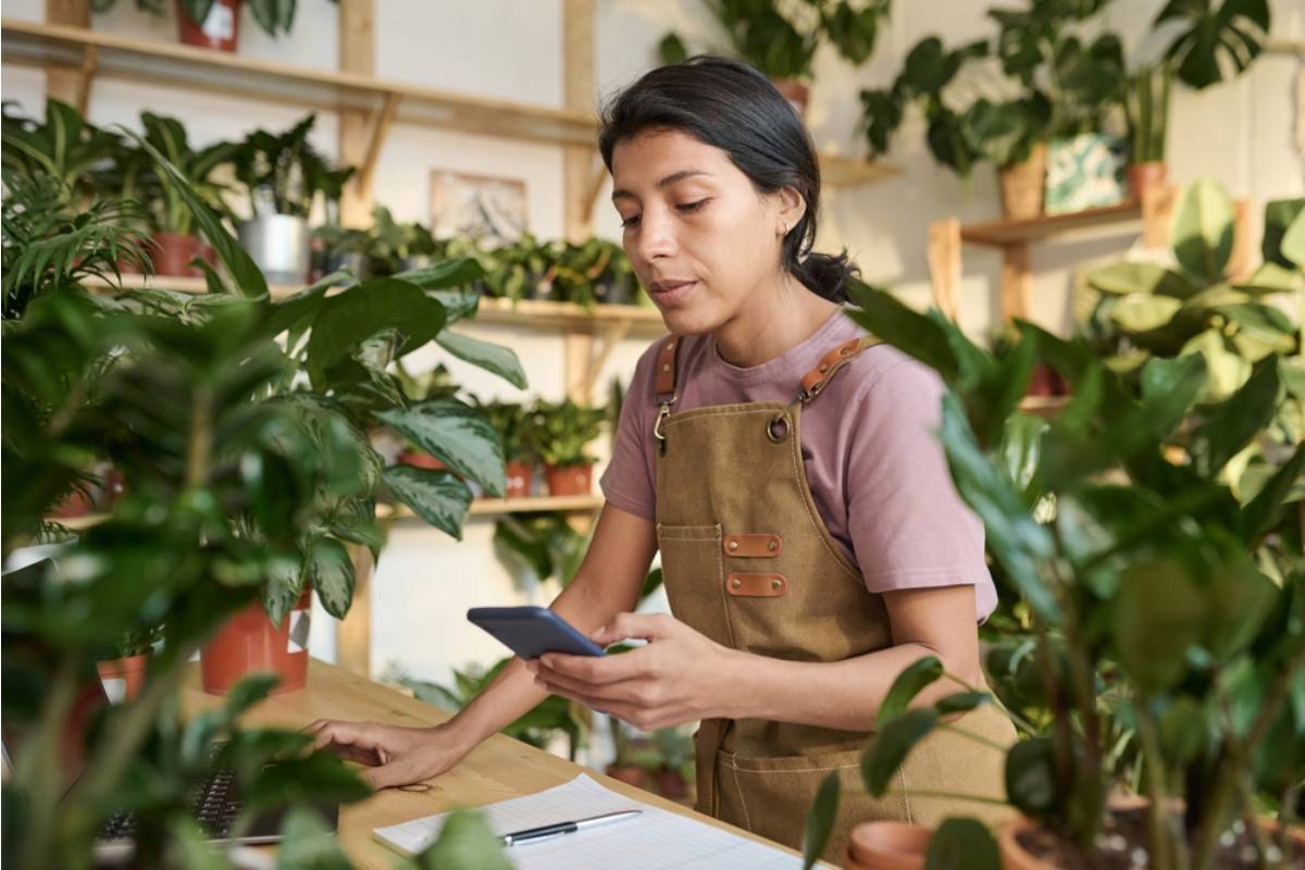 Gardener Says a Stranger Left a One-Star Review of Her Small Nursery Business, Then Admitted in the Comments She'd Never Actually Bought Anything