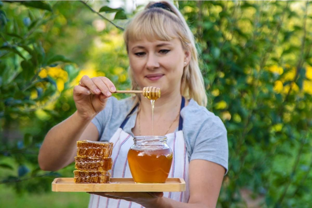 Gardener Says Her Neighbor Complained About Her Beehives for Over a Year, Then Asked for a Jar of Honey the Moment She Saw What It Sells For