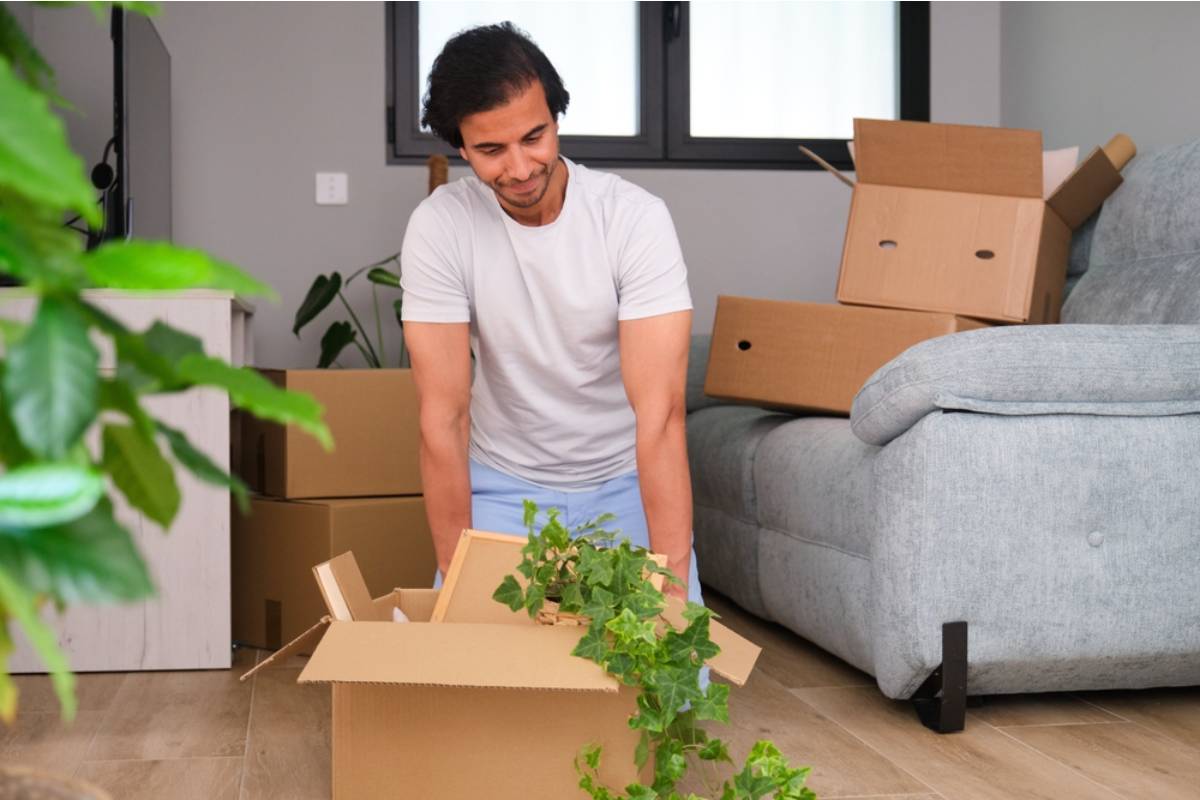 Homeowner Says Her Ex-Husband Came to Collect His Belongings After the Divorce and Left With Every Rare Plant in the Garden, Including the Ones Her Late Mother Had Given Her