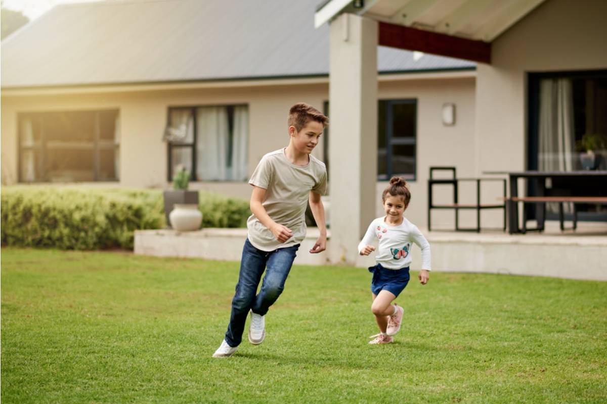 Gardener Says She Caught Her Neighbor's Nanny Letting the Children Use Her Garden as a Play Area Every Afternoon While She Was at Work Without Ever Asking