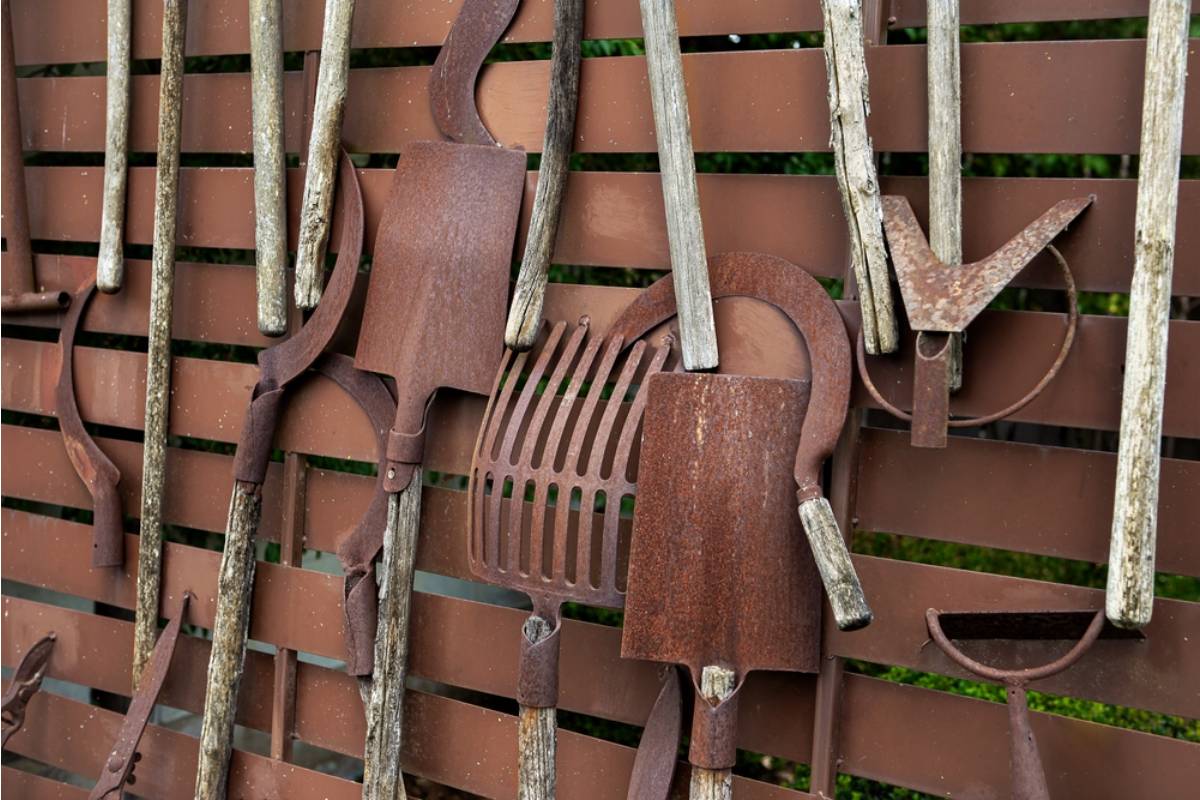 Gardener Says She Discovered Her Late Father's War-Era Garden Tools Were Sold at a Yard Sale by a Cousin Who Didn't Know Their History