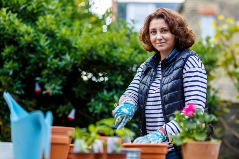 Gardener Says She's Been Growing a Cutting Garden Specifically to Donate Flowers to a Local Hospice, Then Her Neighbor Began Picking Them First to Resell at Her Own Stand