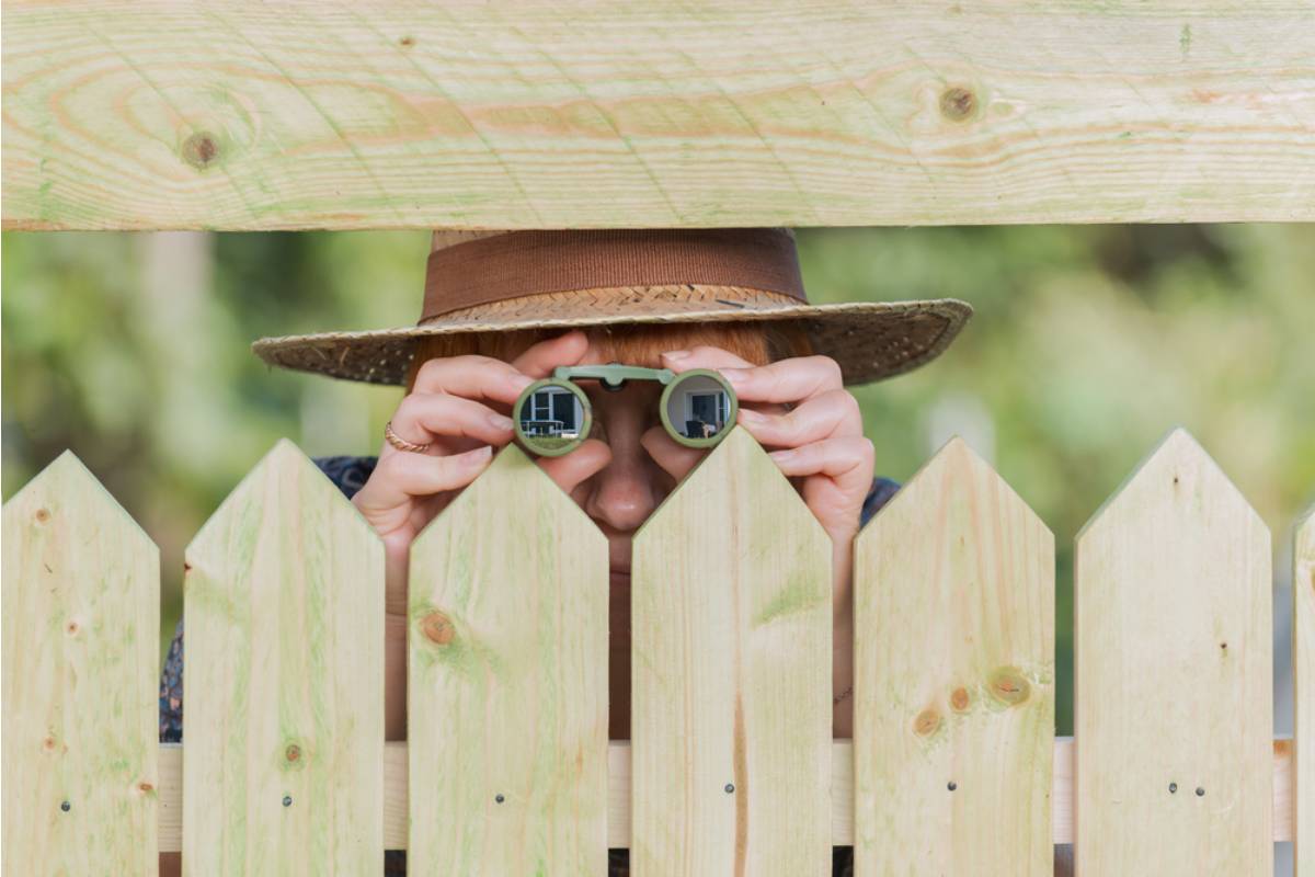 Homeowner Says Her Neighbor Appeared Every Time She Stepped Into the Garden, Then She Discovered the Fence Wasn’t the Only Thing He Was Watching