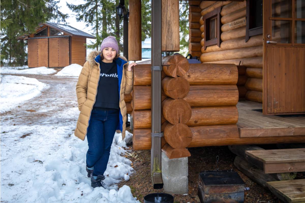 Homeowner Says Her Neighbor Expected Free Snow-Clearing Help, Then Demanded Their Backyard Shed Be Moved So She Could See the Trees From Her Pool
