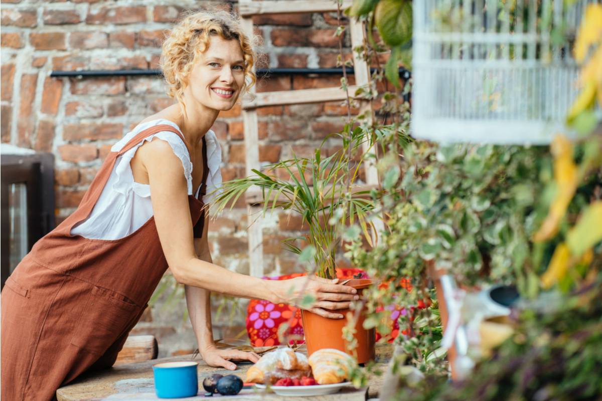 A Woman Spent Fifteen Years Growing the Exact Garden Her Mother Sketched Before She Passed, Then a New Neighbor Called It "An Outdated Style" and Demanded Changes