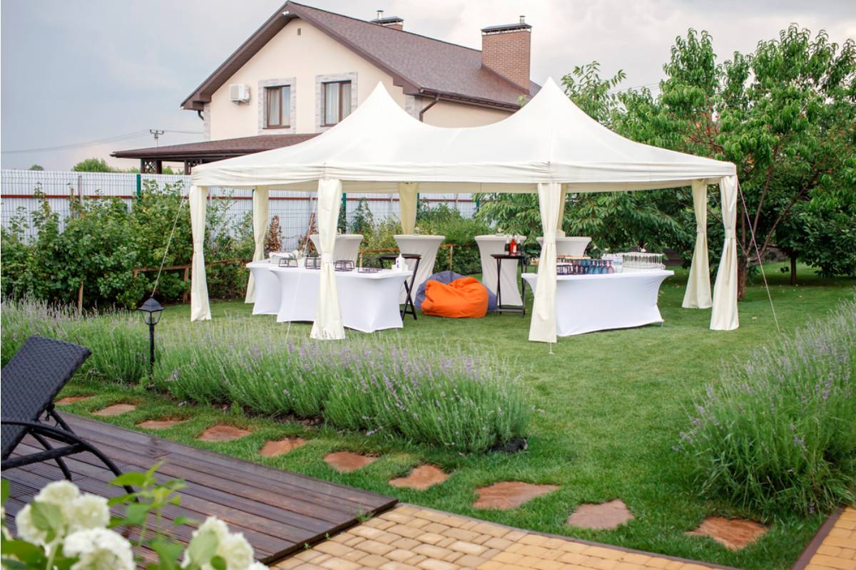 Homeowner Says a Neighbor's Wedding Planning Business Has Been Setting Up Client Consultations in Her Backyard Without Ever Asking