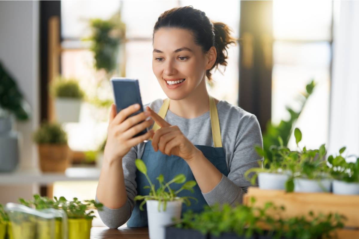 Homeowner Says a Neighbor Left a Fake Five-Star Review Claiming to Have Bought Plants From Her, Just to Get Early Access to a Sold-Out Variety