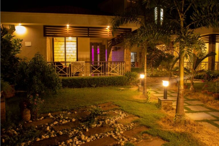 Neighbor Installed Bright Yard Lights, Then Refused to Turn Them Off After One Simple Request