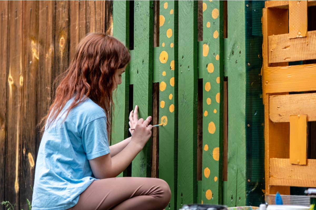 Homeowner Says Her Daughter Offered to Repaint the Garden Fence as a Surprise, Then Sealed Shut the Gate Her Late Father Built by Hand