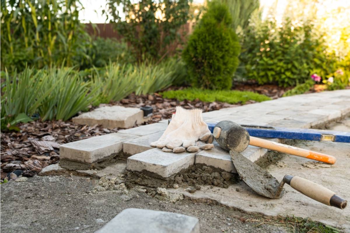 Homeowner Says a Landlord Promised the Garden Would Stay Untouched During a Remodel, Then Had It Paved Over the Week She Left for Vacation