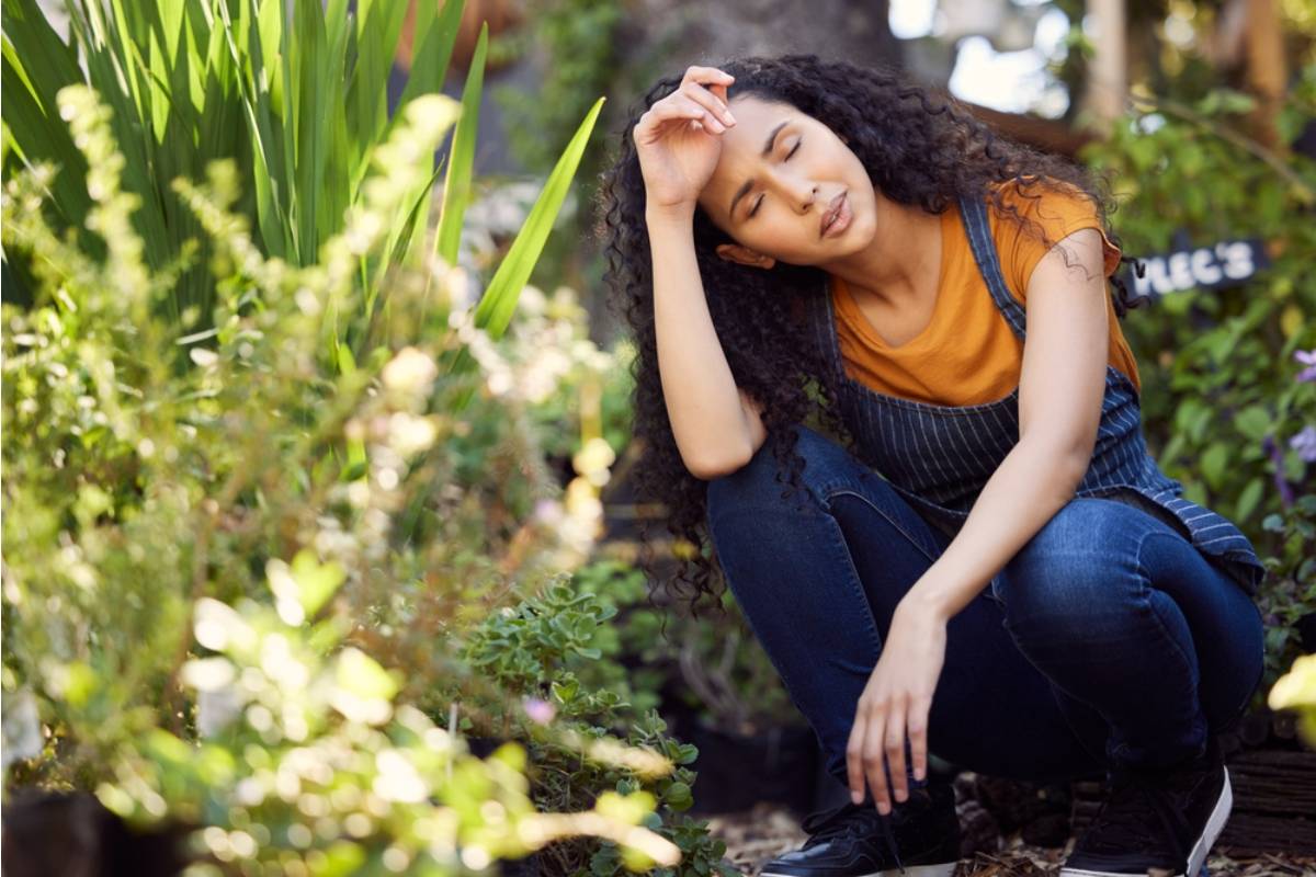 A Homeowner Finally Felt at Peace in Her Front Garden, Until the Neighbor Who Had Damaged Her Plants Started Staring at Everything Again