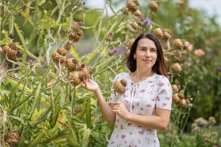 Homeowner Says Her Neighbor Sprayed a Mango Tree to Stop Fallen Leaves, Then Dozens of Her Garden Plants Began Dying