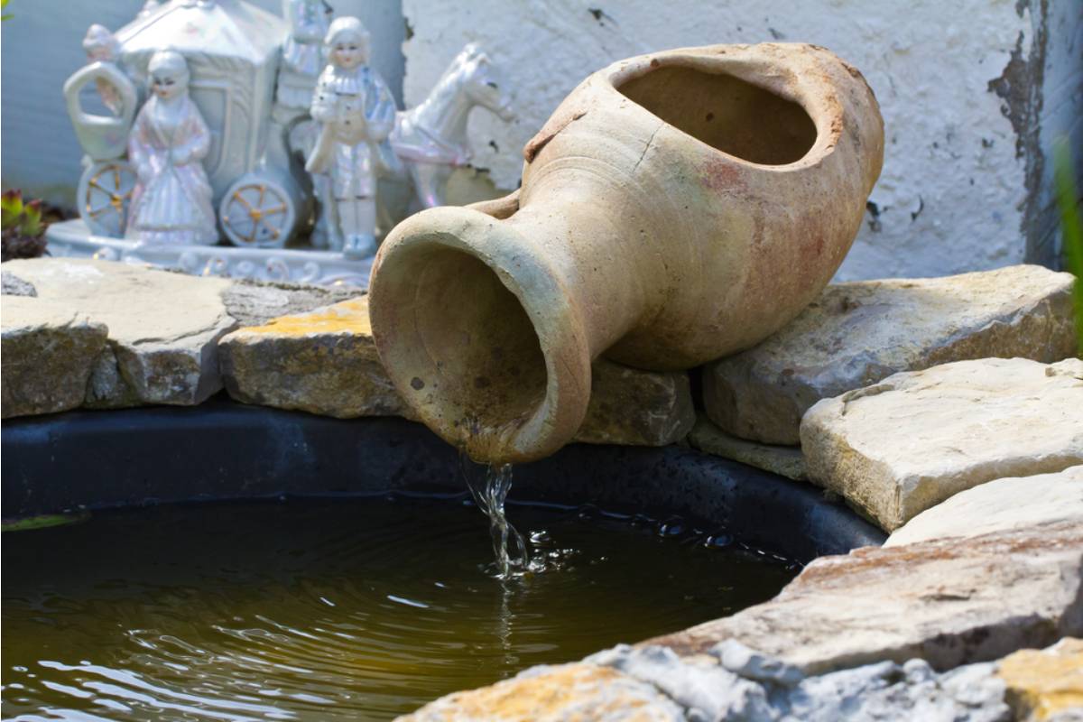 Homeowner Says Her Neighbor’s Forgotten Fountain Turned Into a Mosquito Nursery, Then One Simple Gardening Fix Threatened to Change the Whole Yard