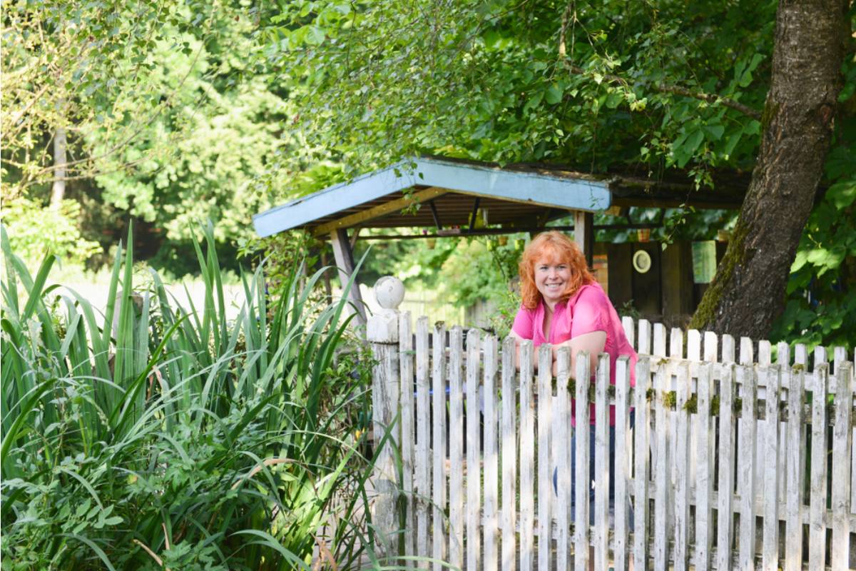 Homeowner Says Her Neighbors Treated Her Own Garden Like a Private No-Go Zone, Then Their Fence-Tapping and Window Watching Made Her Decide to Enjoy It Even More