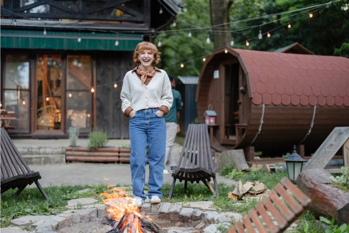 Homeowner Says Her Neighbours Turned the Garden Into a Party Venue Every Weekend, Then One Late-Night BBQ Finally Pushed Her Toward the Noise Complaint Button