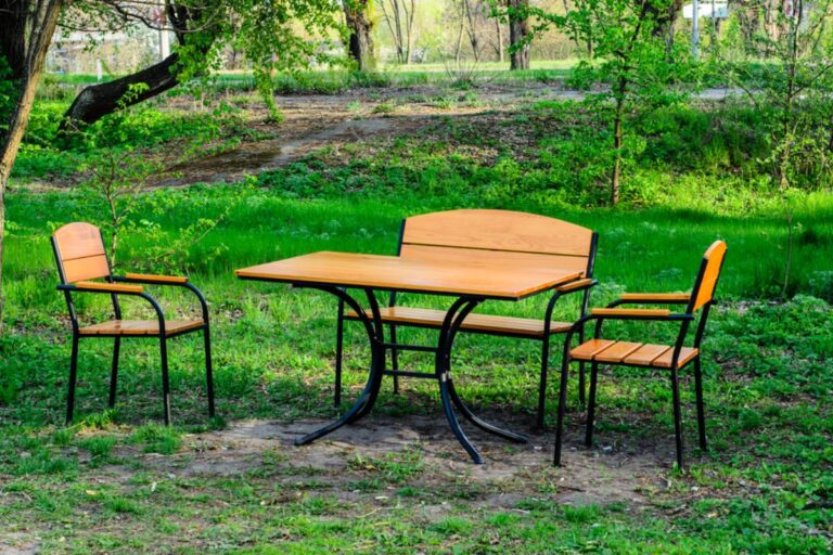 Homeowner Says She Left Her Beloved Garden Table Behind After Moving, Then Someone Entered Her Fenced Backyard and Took Only the Table
