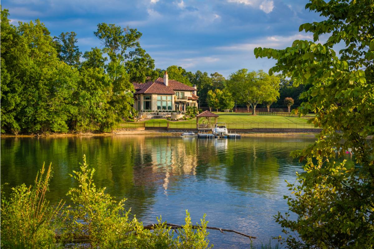 Homeowner Says She Planned a Four-Foot Privacy Hedge Along Her Lakefront Yard, Then Her HOA Vice President Threatened to Sue Over the Trees Growing Above It