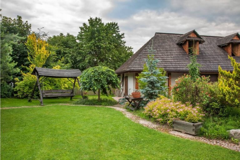 Homeowner Says a Neighbor Turned Her Garden Into a Free Weekend Retreat, Then Started Sending Complaints About Everything From the Bins to the Wildlife