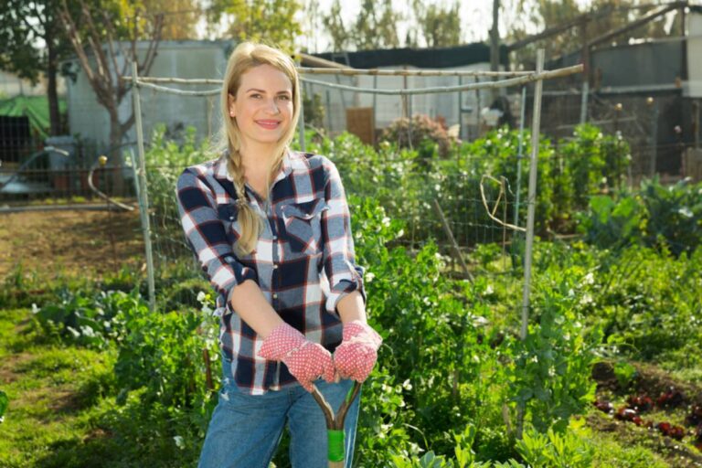 A Gardener Admitted Her Native Plant Garden Had Become So Overwhelming She Wanted to Give Up, Until One Rainy Afternoon and Three Hours of Pulling Weeds Changed Everything