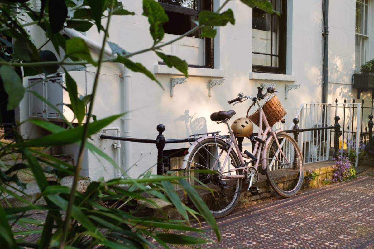 A Renter Says Their New Roommate Turned the Living Room Into an E-Bike Garage, Even Though a Locked Garden Was Waiting Outside