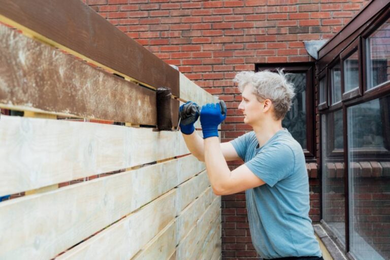 Homeowner Says He Replaced a Crumbling Garden Fence With Brand-New Two-Metre Panels, Then His Neighbours Demanded the Rotten Old Fence Back and Insisted on Supervising the Reinstallation