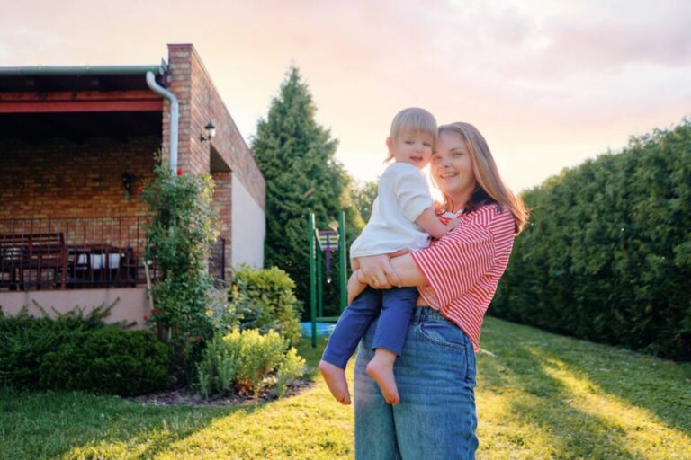Homeowner Says She Was Enjoying Her Garden With Her Child, Then Her Neighbors Demanded She Go Inside So They Could Argue in Private